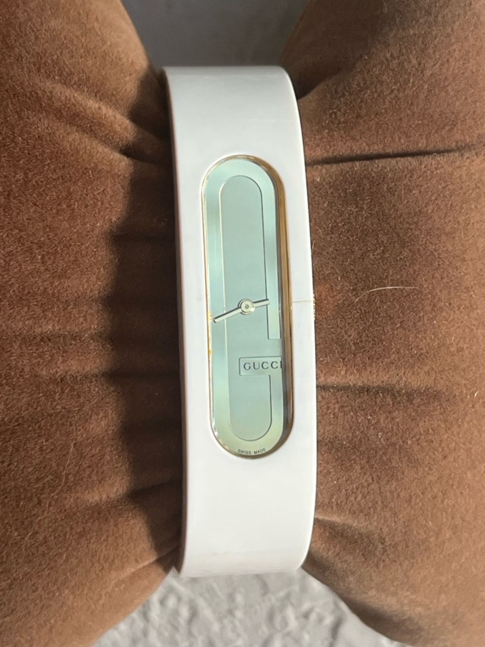 Gucci 2455 L rigid white bangle ladies watch.